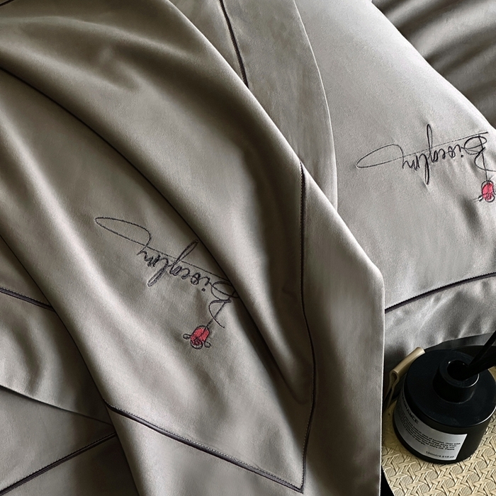 91家纺网 家纺一手货源 找家纺 南泉坊 2025新款60支全棉纯棉数码印花磨毛四件套 知薇-灰咖