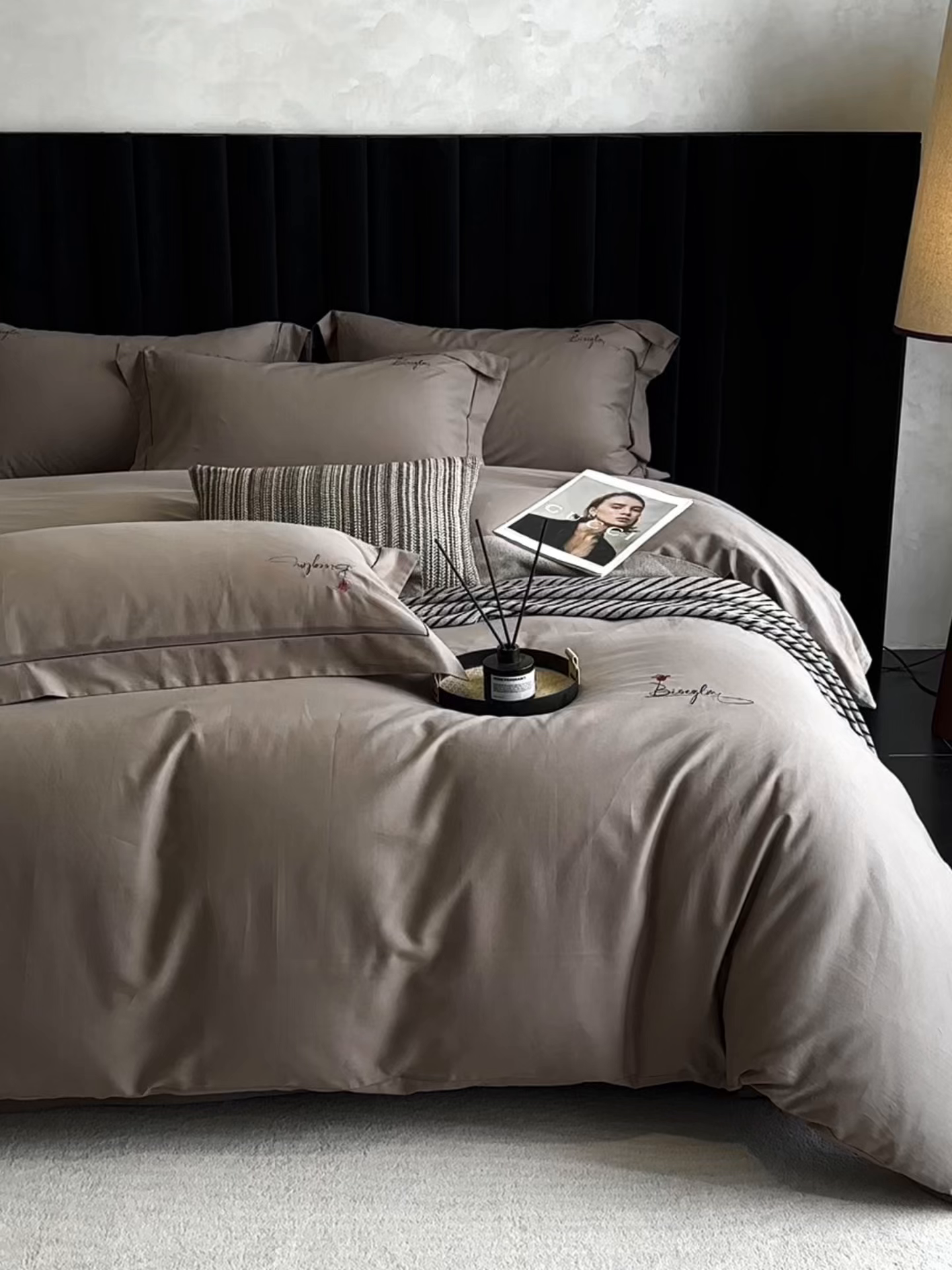 91家纺网 家纺一手货源 找家纺 南泉坊 2025新款60支全棉纯棉数码印花磨毛四件套 知薇-灰咖