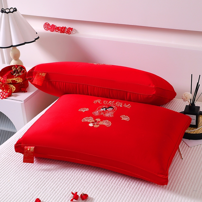91家纺网 家纺一手货源 找家纺 永乐枕芯 2025新款大红枕头婚庆枕芯结婚婚礼喜庆枕头枕芯 我们结婚啦