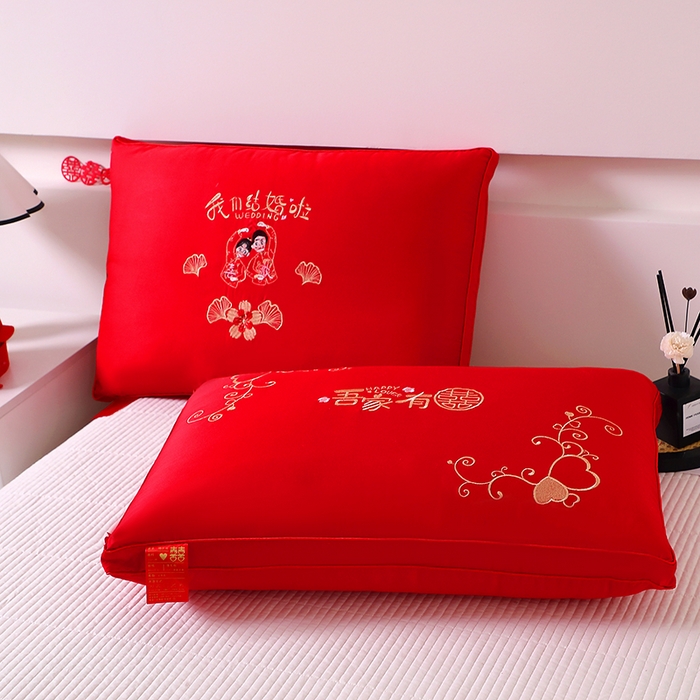 91家纺网 家纺一手货源 找家纺 永乐枕芯 2025新款大红枕头婚庆枕芯结婚婚礼喜庆枕头枕芯 我们结婚啦