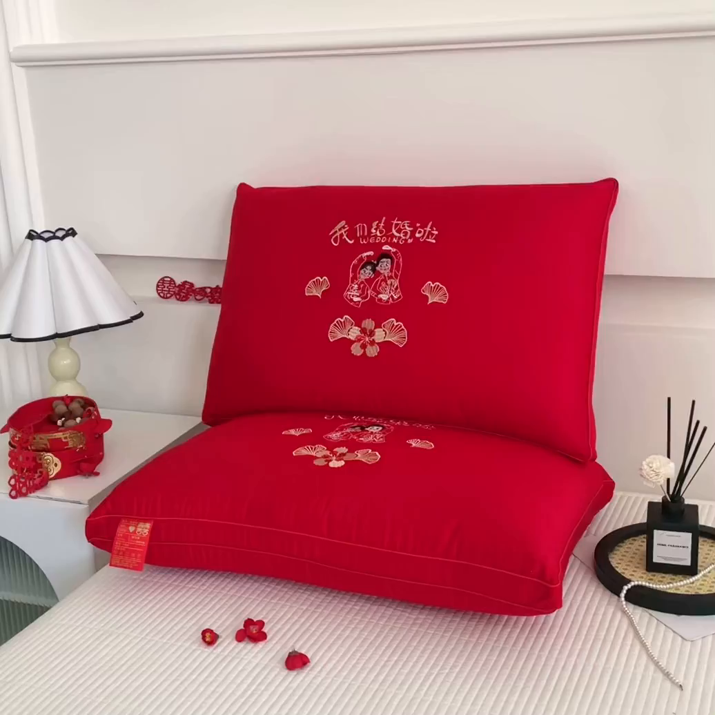 91家纺网 家纺一手货源 找家纺 永乐枕芯 2025新款大红枕头婚庆枕芯结婚婚礼喜庆枕头枕芯 我们结婚啦