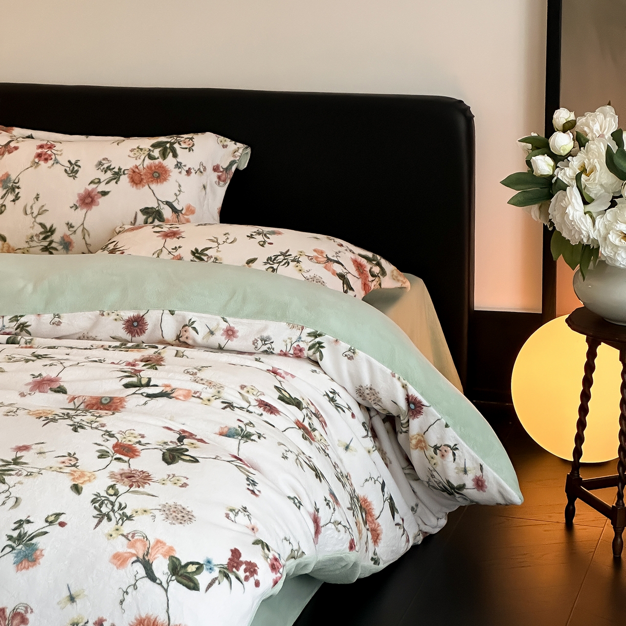 91家纺网 家纺一手货源 找家纺 （总）三味舒屋 2025新款奢暖数码印花牛奶绒四件套-模特图