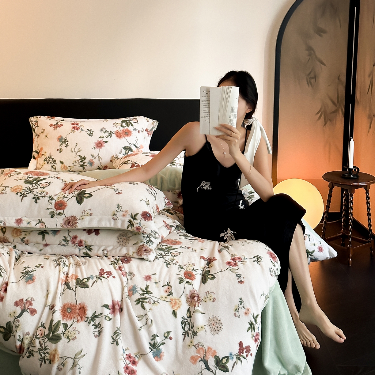 91家纺网 家纺一手货源 找家纺 （总）三味舒屋 2025新款奢暖数码印花牛奶绒四件套-模特图