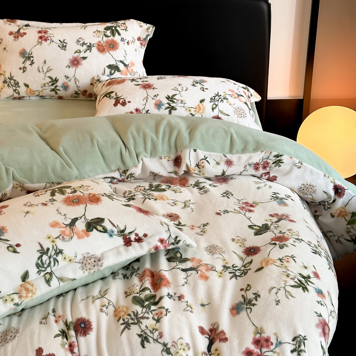 91家纺网 家纺一手货源 找家纺 （总）三味舒屋 2025新款奢暖数码印花牛奶绒四件套-模特图