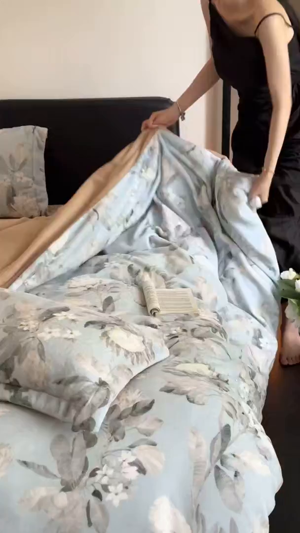 91家纺网 家纺一手货源 找家纺 三味舒屋 2025新款奢暖数码印花牛奶绒四件套-模特图 兰亭