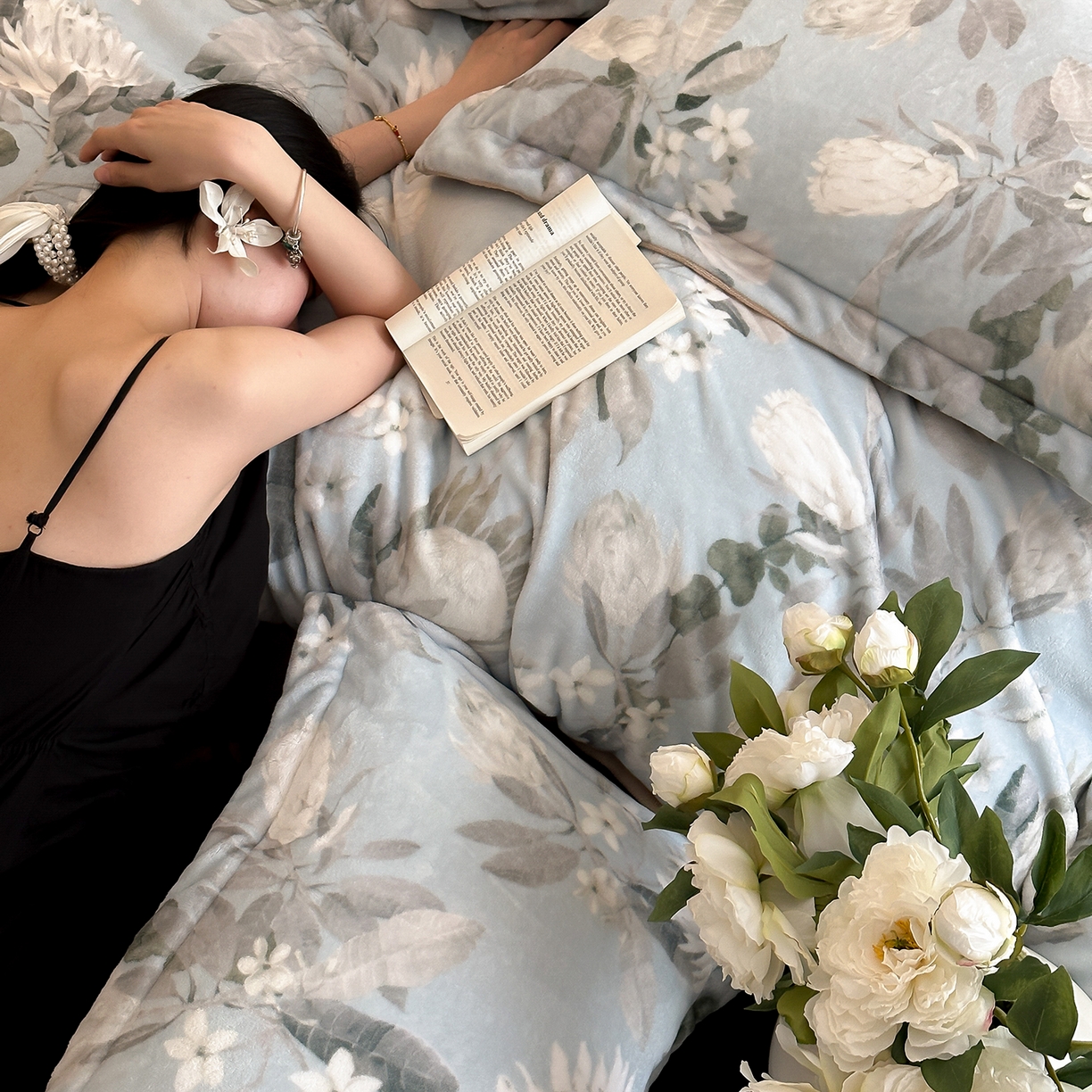 三味舒屋 2025新款奢暖数码印花牛奶绒四件套-模特图 兰亭