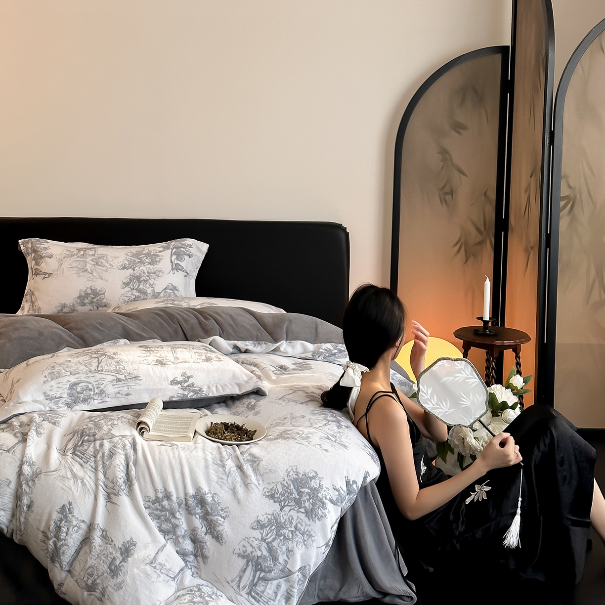 91家纺网 家纺一手货源 找家纺 三味舒屋 2025新款奢暖数码印花牛奶绒四件套-模特图 西西里