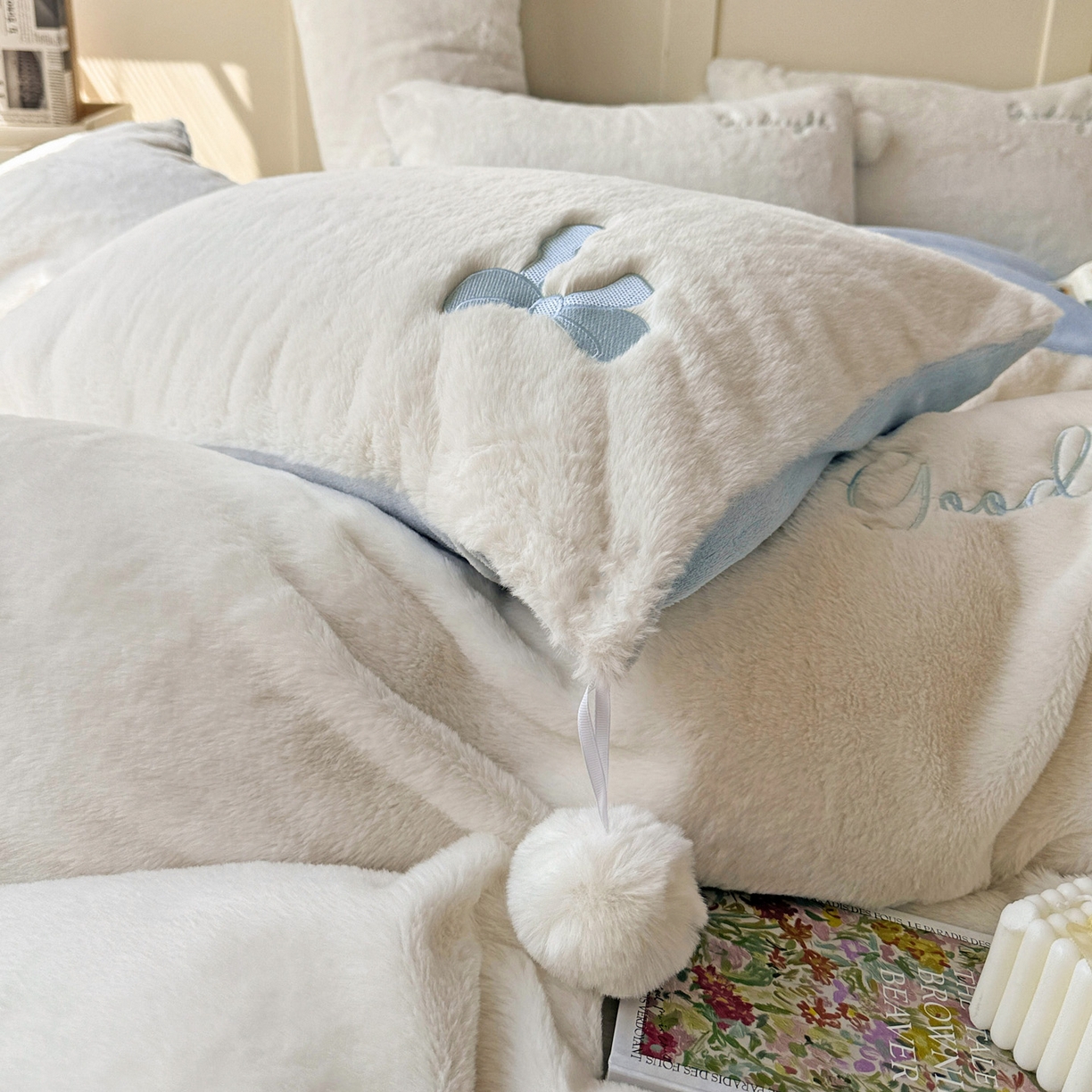 91家纺网 家纺一手货源 找家纺 （总）麦朵家居 2025新款毛球高克重兔毛贴布绣牛奶绒四件套高克重宝宝绒床裙款四件套