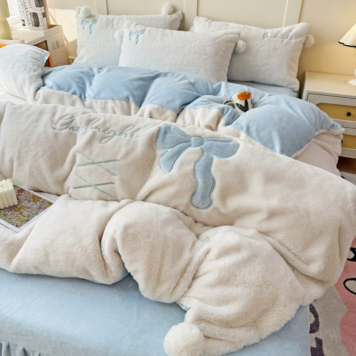 91家纺网 家纺一手货源 找家纺 （总）麦朵家居 2025新款毛球高克重兔毛贴布绣牛奶绒四件套高克重宝宝绒床裙款四件套