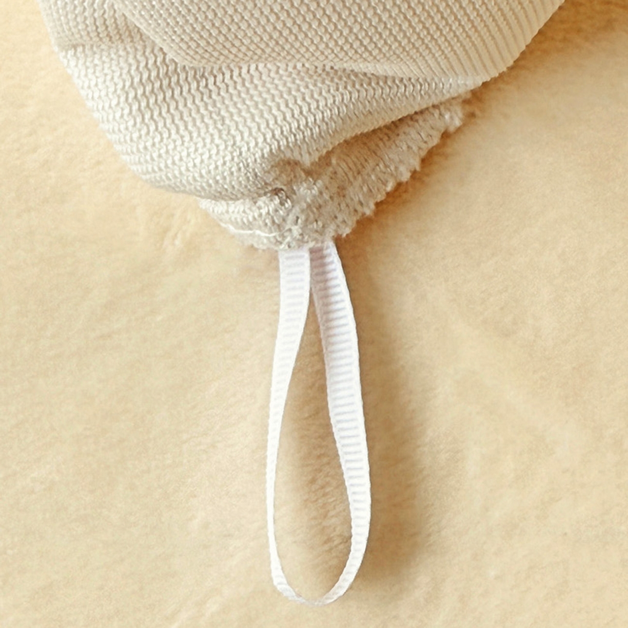 91家纺网 家纺一手货源 找家纺 麦朵家居 2025新款毛球高克重兔毛贴布绣牛奶绒四件套高克重宝宝绒床裙款四件套 兔毛-领结黄