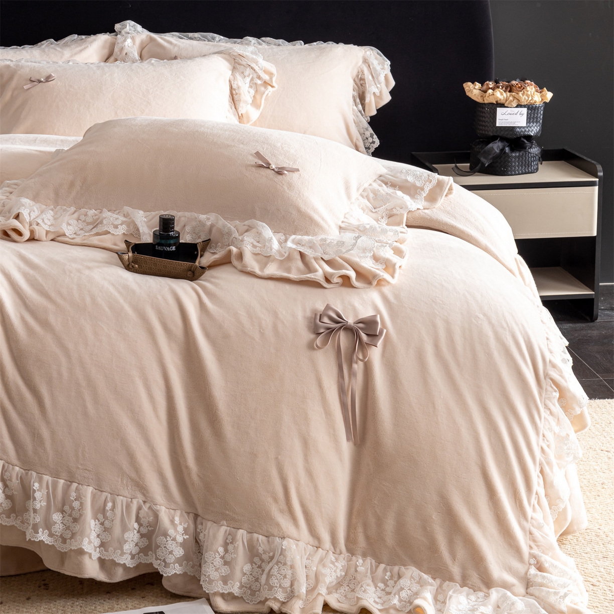 91家纺网 家纺一手货源 找家纺 罗优家纺 2025新款柔梦花边款暖绒四件套 暖杏色