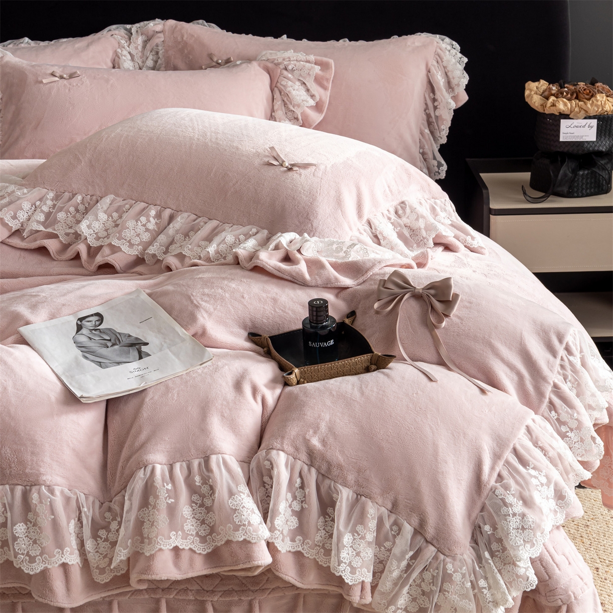 91家纺网 家纺一手货源 找家纺 罗优家纺 2025新款柔梦花边款暖绒四件套 甜梦粉