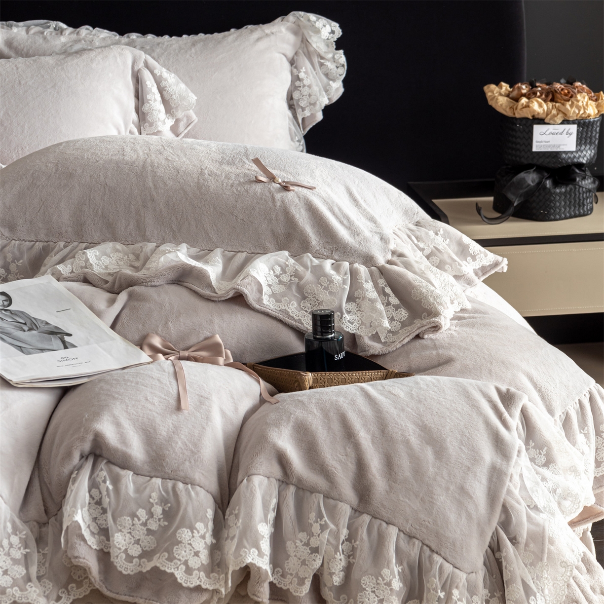 91家纺网 家纺一手货源 找家纺 罗优家纺 2025新款柔梦花边款暖绒四件套 柔雅灰