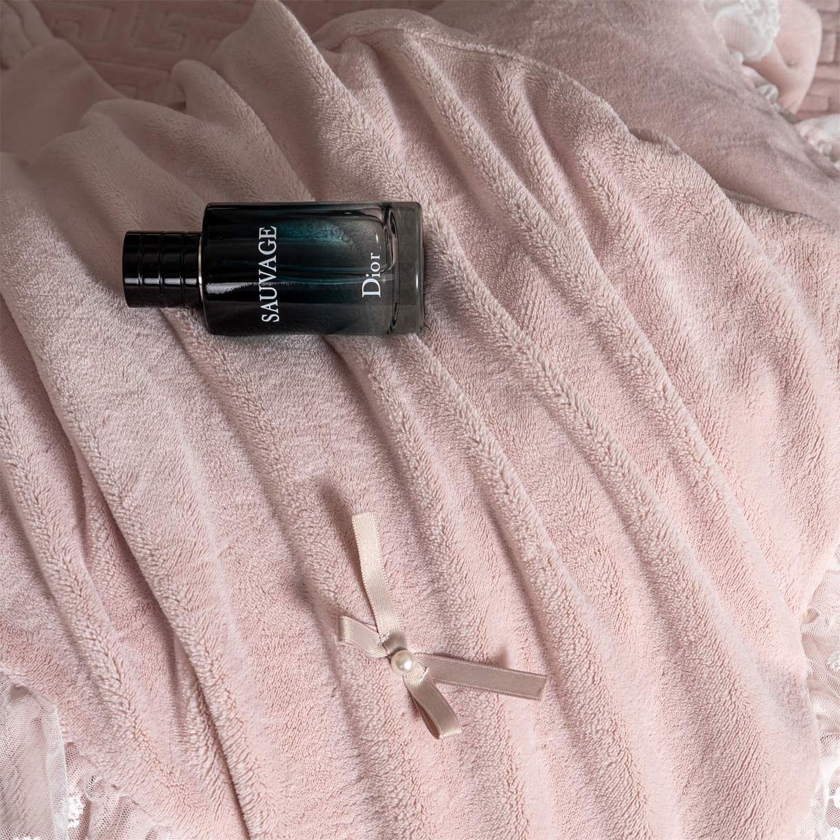 91家纺网 家纺一手货源 找家纺 罗优家纺 2025新款柔梦花边款暖绒四件套 甜梦粉