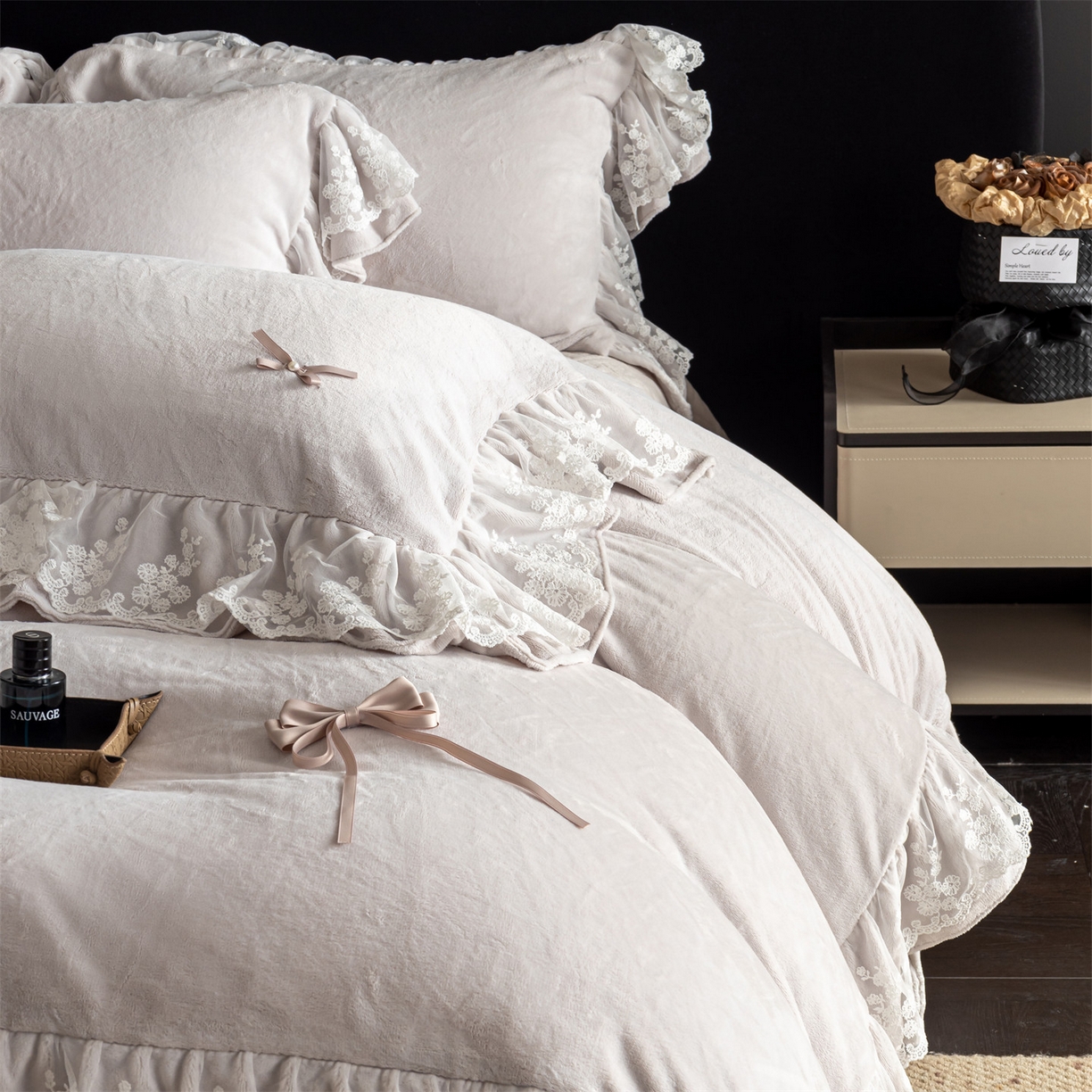 91家纺网 家纺一手货源 找家纺 罗优家纺 2025新款柔梦花边款暖绒四件套 柔雅灰