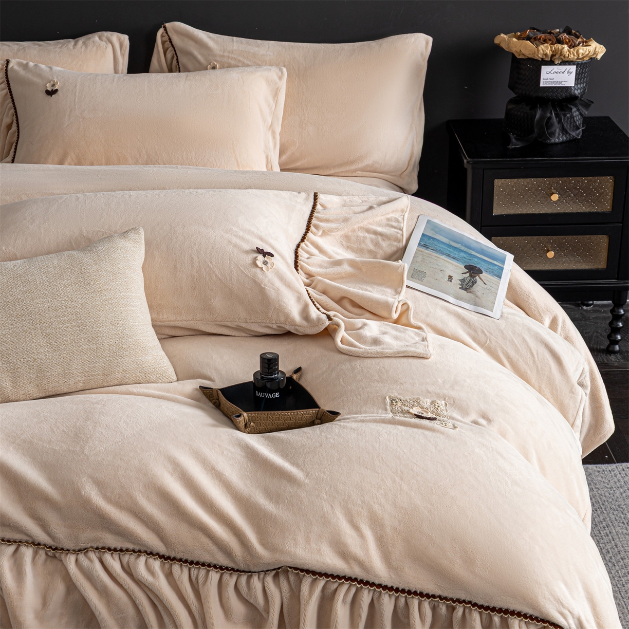 91家纺网 家纺一手货源 找家纺 罗优家纺 2025新款柔暖皱幔款暖绒四件套 浅杏