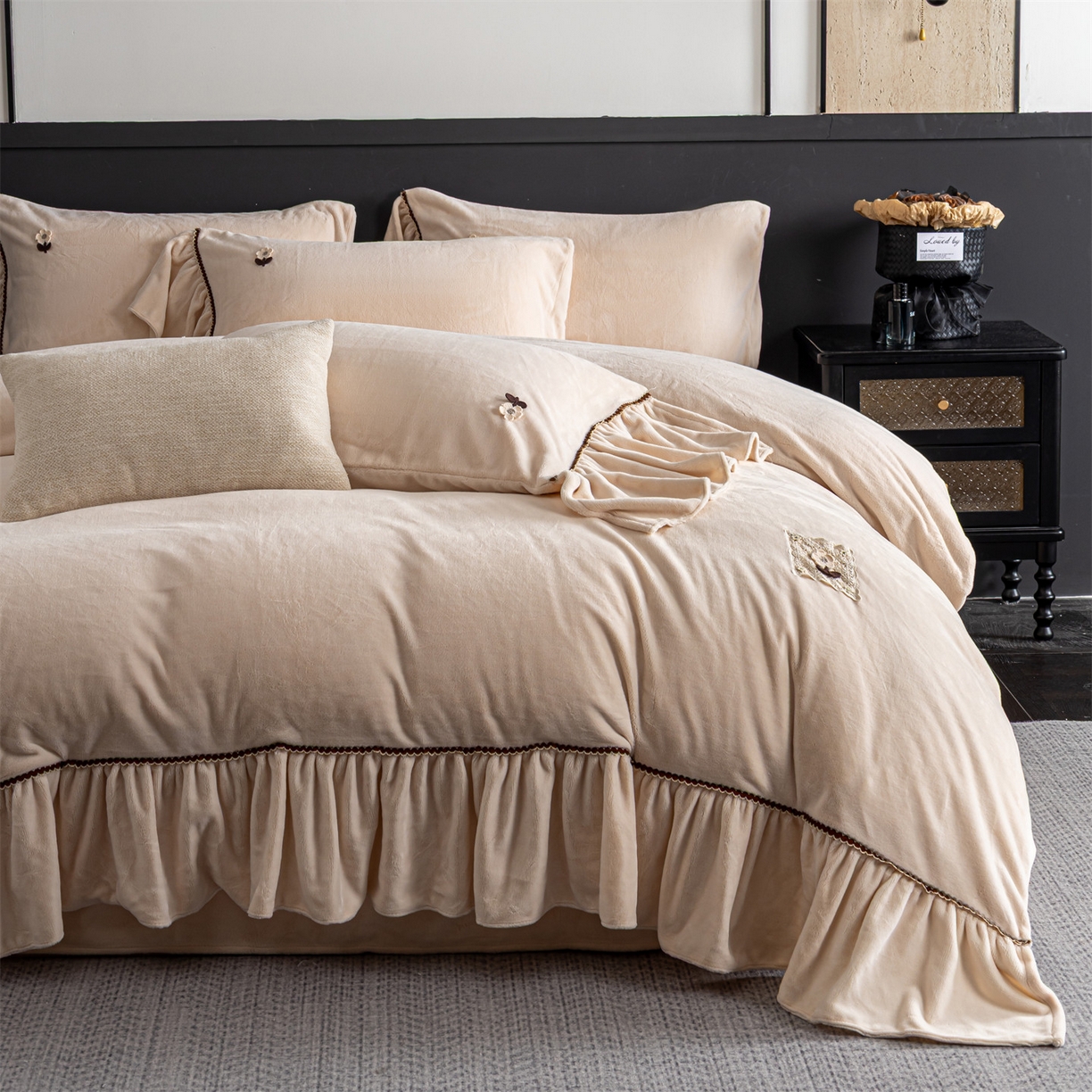 91家纺网 家纺一手货源 找家纺 罗优家纺 2025新款柔暖皱幔款暖绒四件套 浅杏