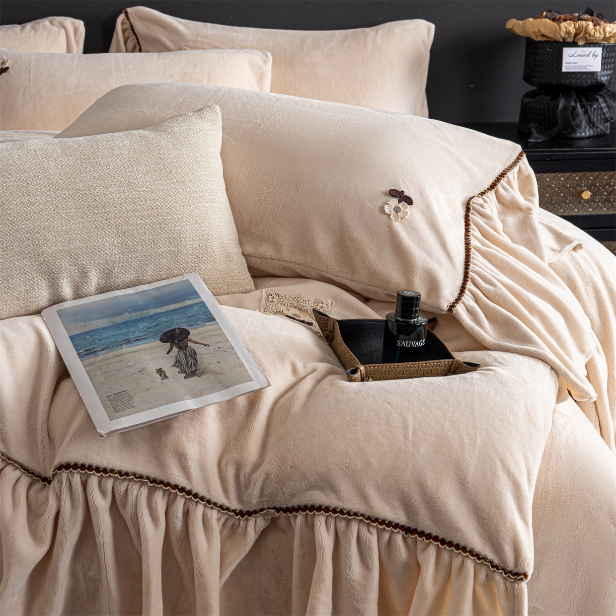 91家纺网 家纺一手货源 找家纺 罗优家纺 2025新款柔暖皱幔款暖绒四件套 浅杏