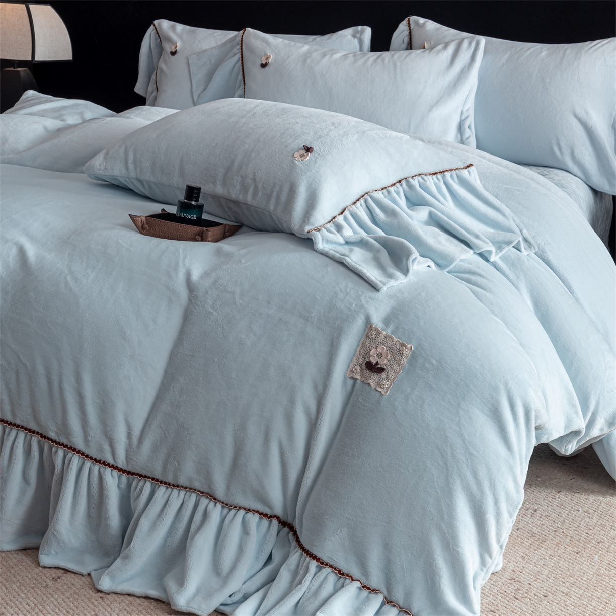 91家纺网 家纺一手货源 找家纺 罗优家纺 2025新款柔暖皱幔款暖绒四件套 浅蓝