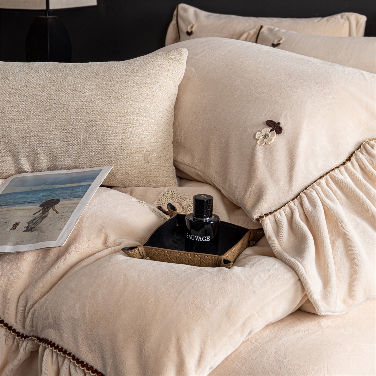 91家纺网 家纺一手货源 找家纺 罗优家纺 2025新款柔暖皱幔款暖绒四件套 浅杏