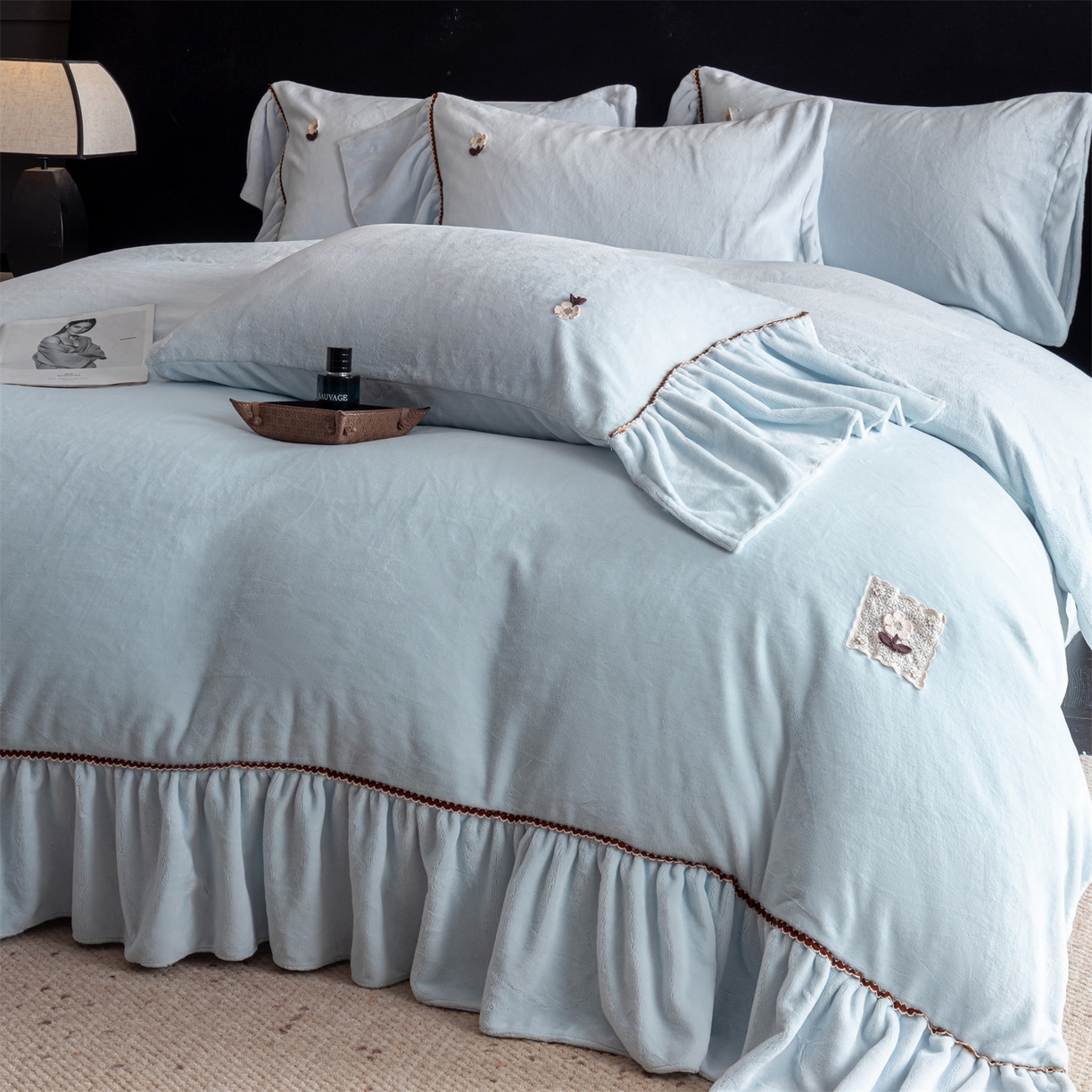 91家纺网 家纺一手货源 找家纺 罗优家纺 2025新款柔暖皱幔款暖绒四件套 浅蓝