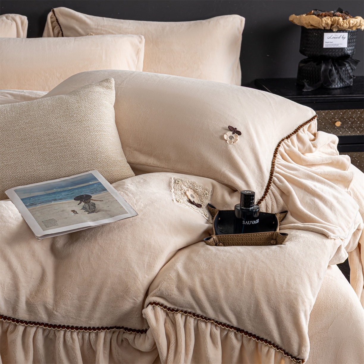 91家纺网 家纺一手货源 找家纺 罗优家纺 2025新款柔暖皱幔款暖绒四件套 浅杏