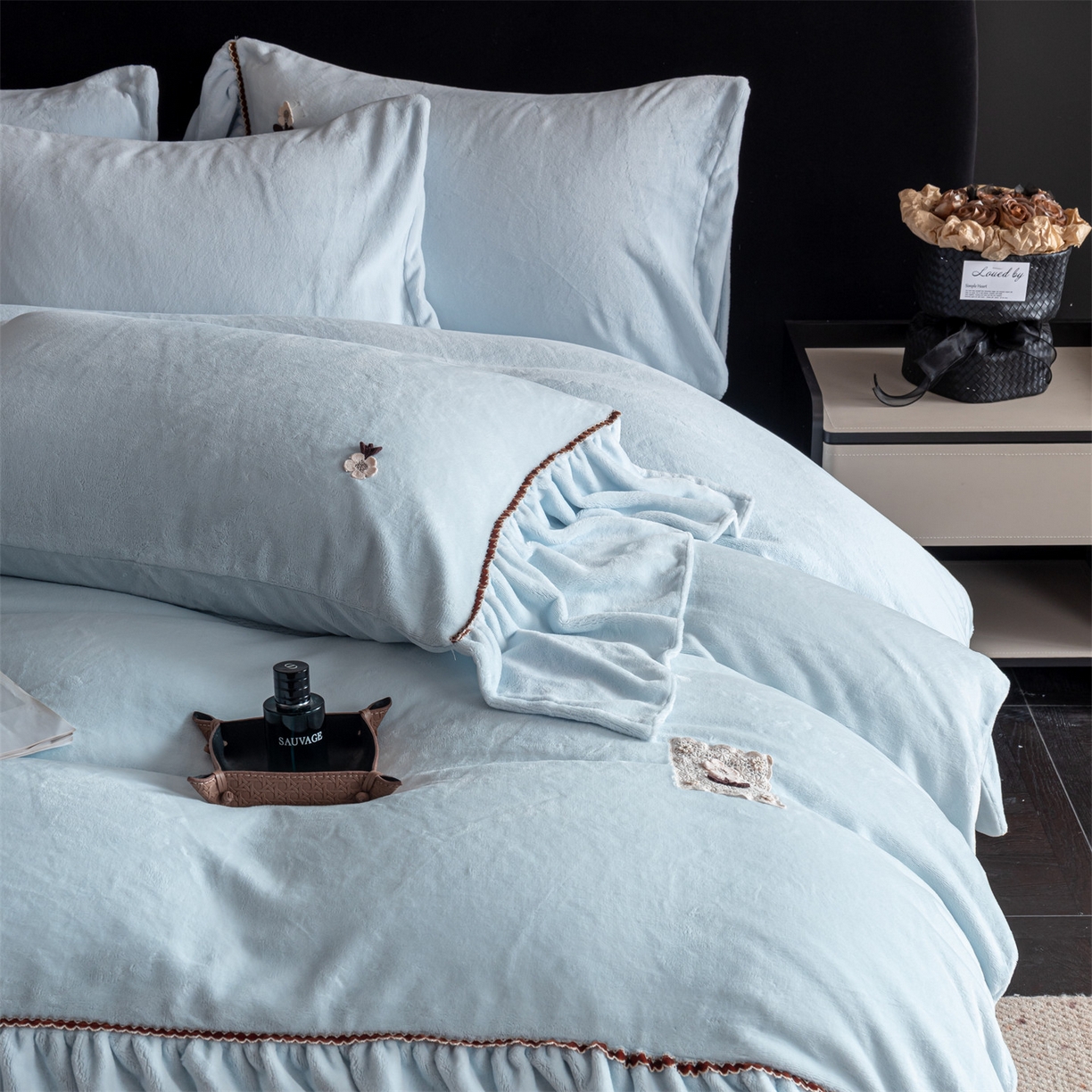 91家纺网 家纺一手货源 找家纺 罗优家纺 2025新款柔暖皱幔款暖绒四件套 浅蓝