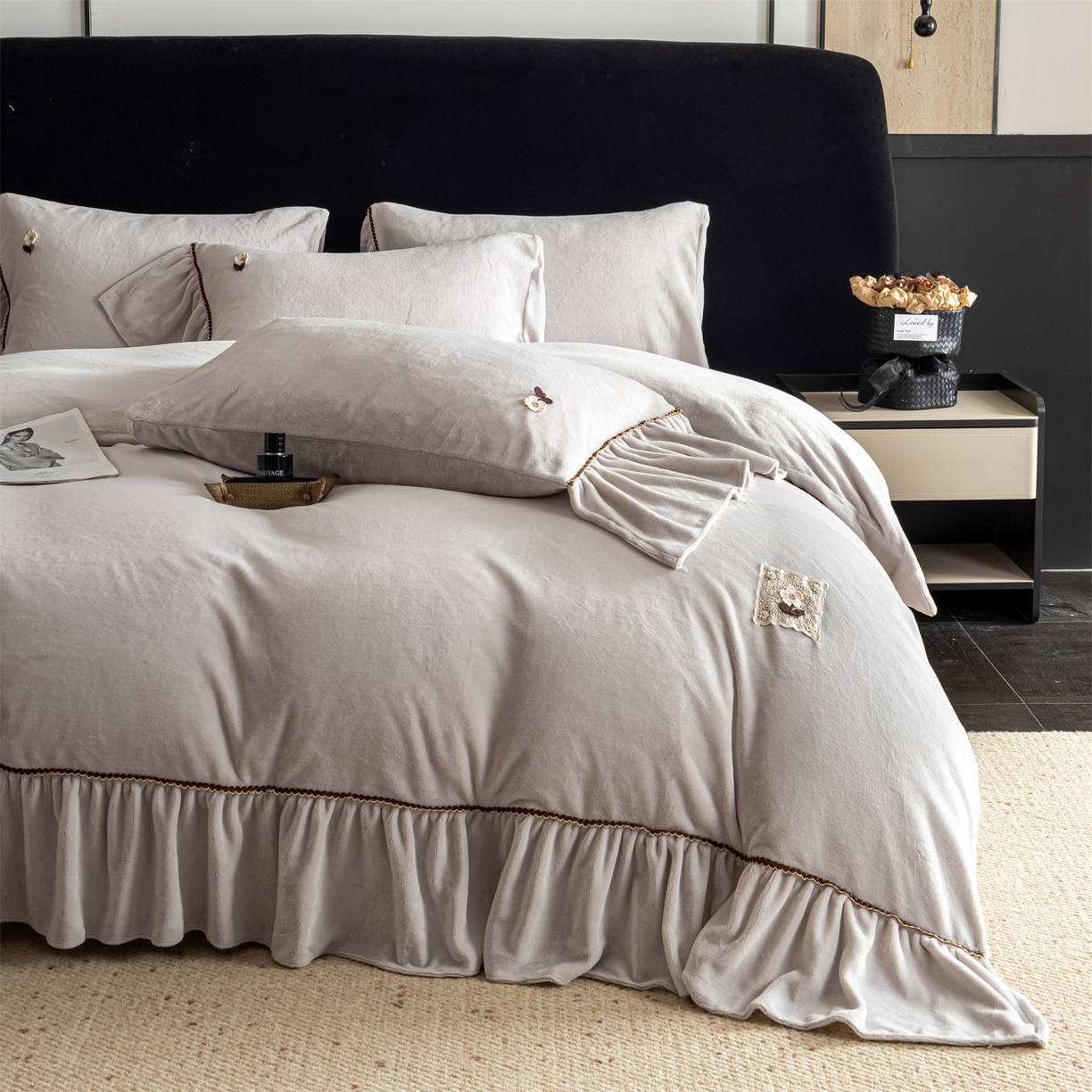 91家纺网 家纺一手货源 找家纺 罗优家纺 2025新款柔暖皱幔款暖绒四件套 浅灰