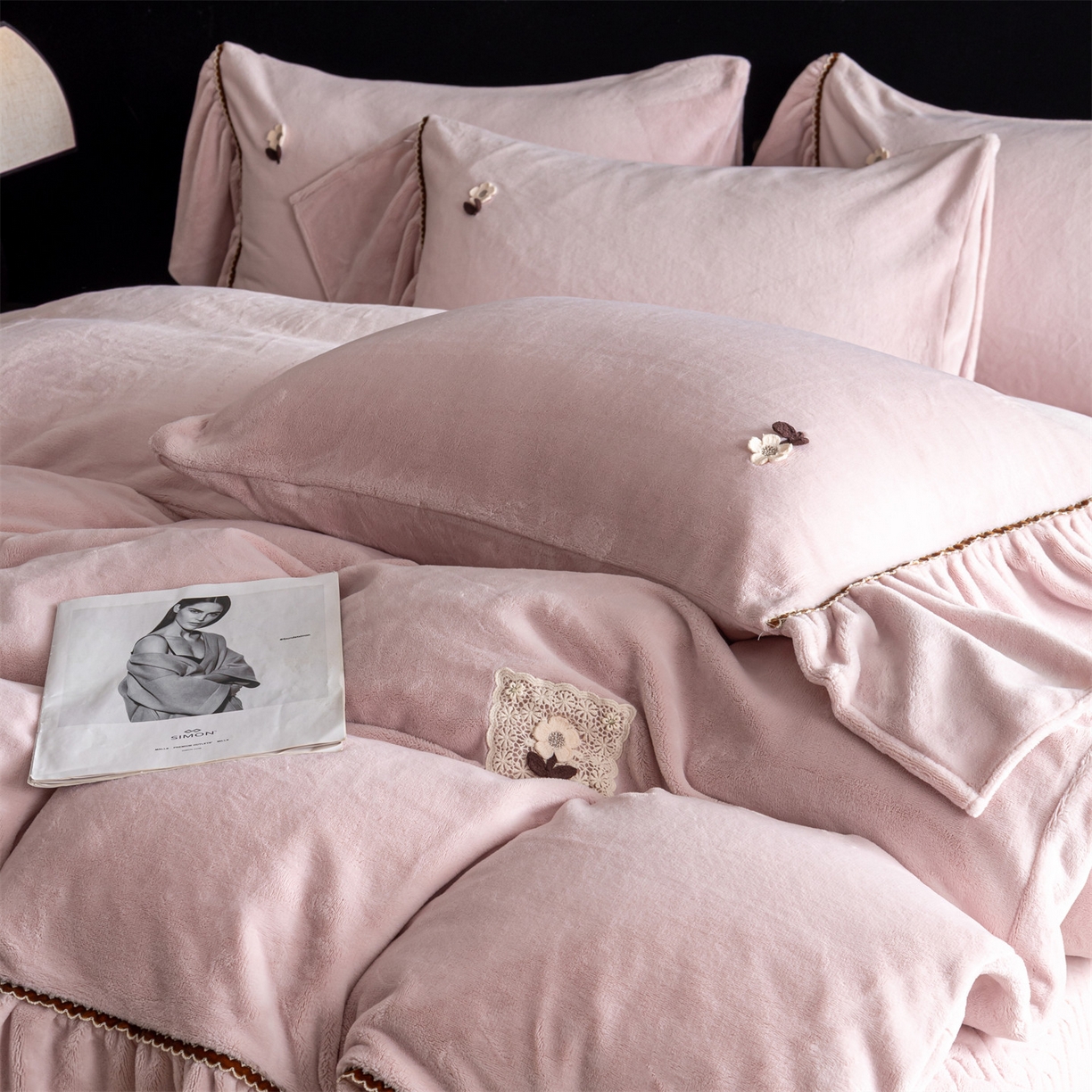 91家纺网 家纺一手货源 找家纺 罗优家纺 2025新款柔暖皱幔款暖绒四件套 浅粉