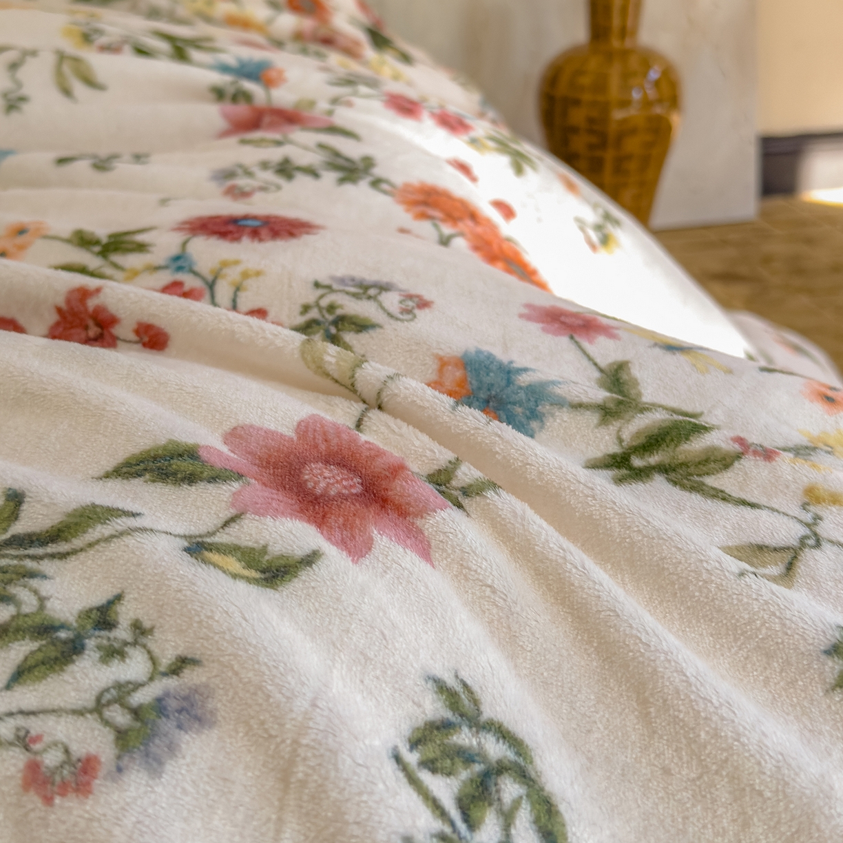 91家纺网 家纺一手货源 找家纺 三味舒屋 2025新款奢暖数码印花牛奶绒四件套-场景图 花漾