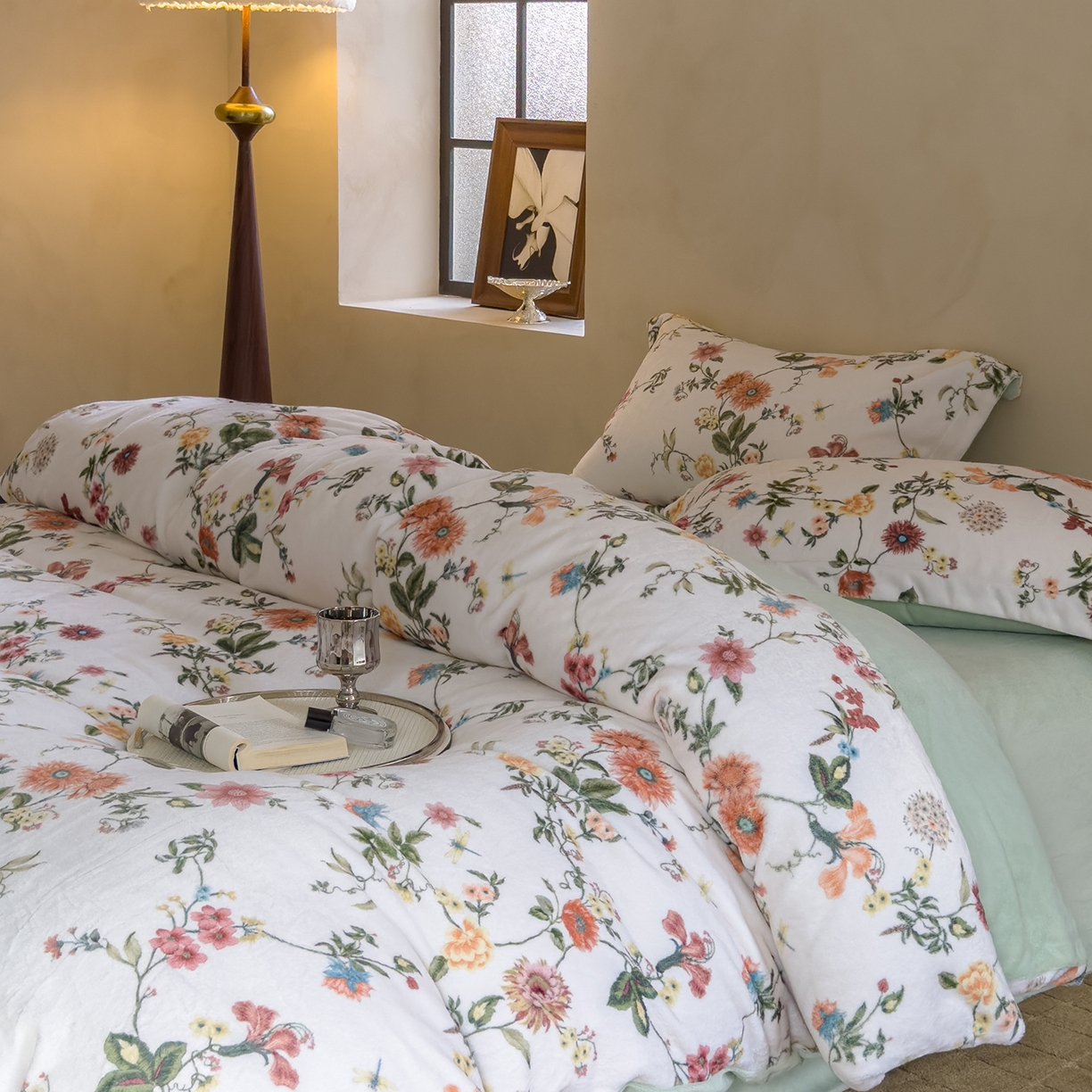 91家纺网 家纺一手货源 找家纺 三味舒屋 2025新款奢暖数码印花牛奶绒四件套-场景图 花漾