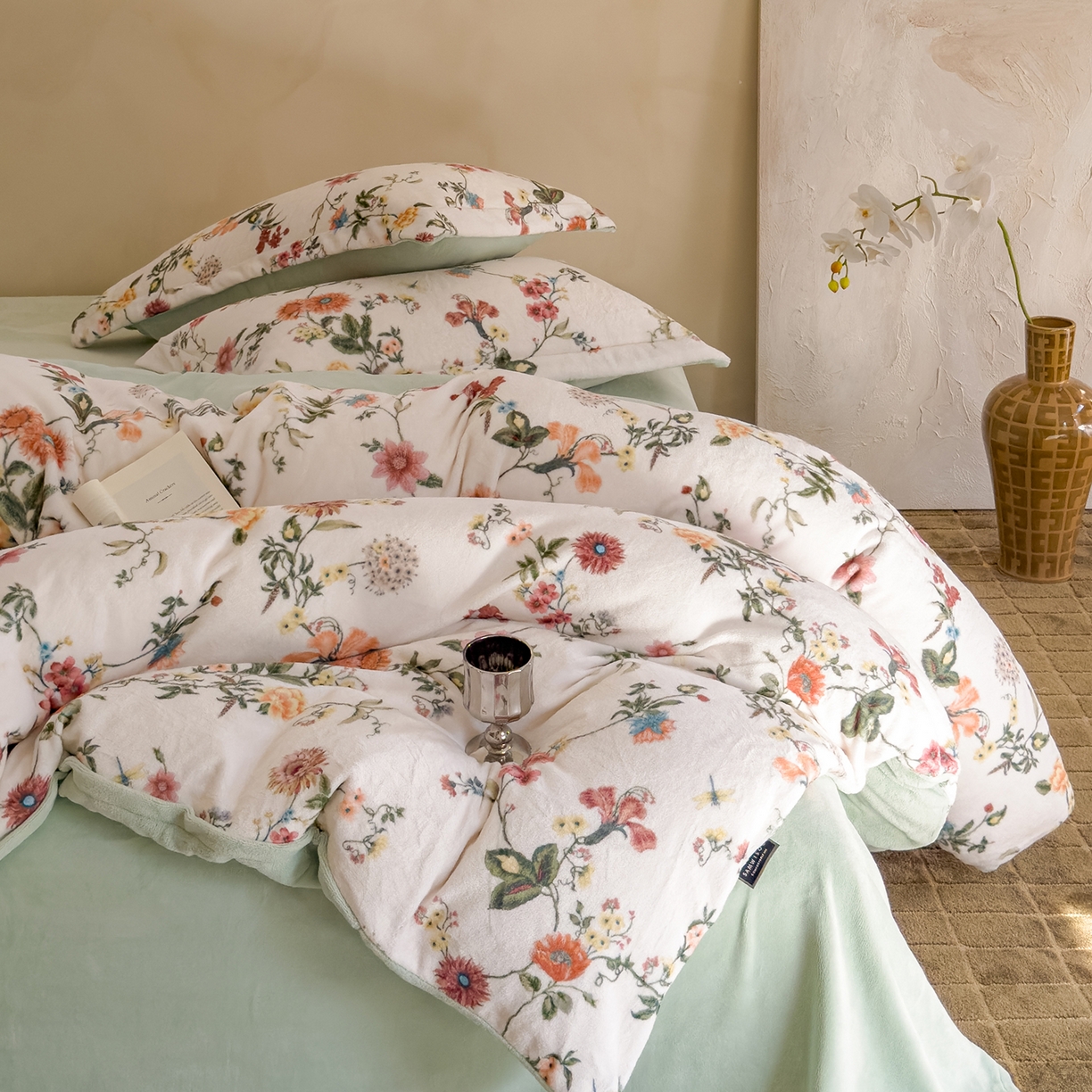 91家纺网 家纺一手货源 找家纺 三味舒屋 2025新款奢暖数码印花牛奶绒四件套-场景图 花漾