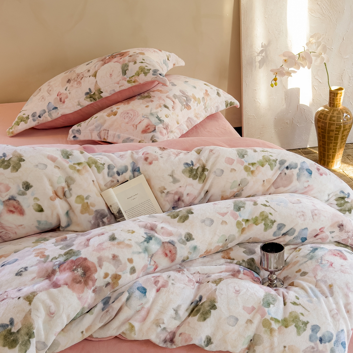 91家纺网 家纺一手货源 找家纺 三味舒屋 2025新款奢暖数码印花牛奶绒四件套-场景图 云裳