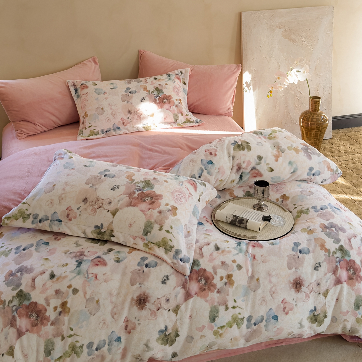 91家纺网 家纺一手货源 找家纺 三味舒屋 2025新款奢暖数码印花牛奶绒四件套-场景图 云裳