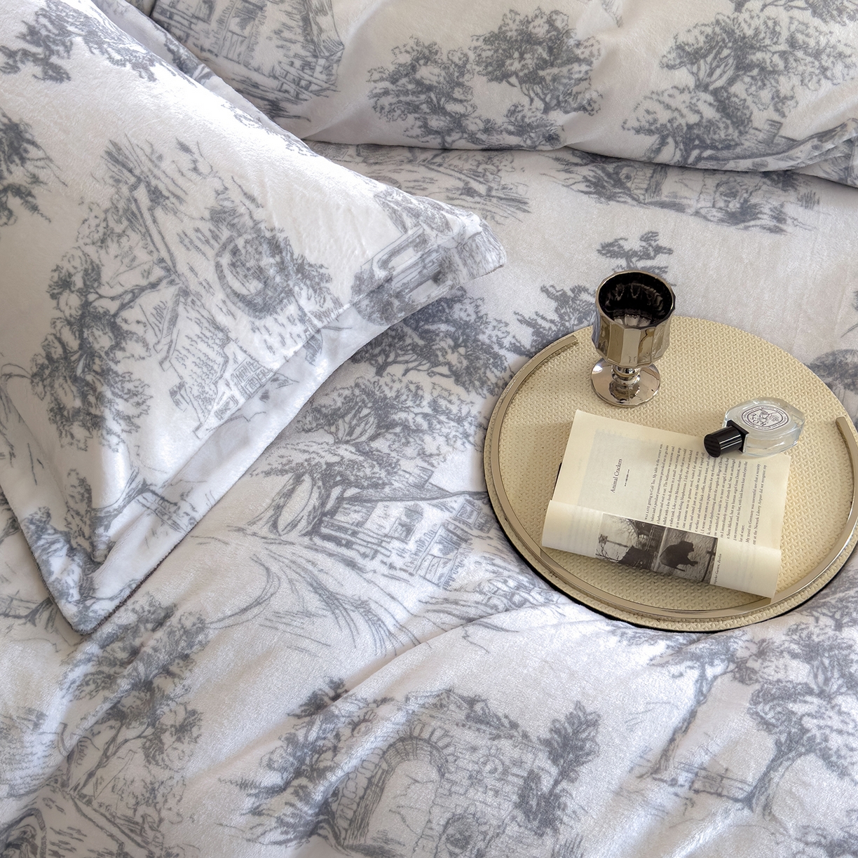 91家纺网 家纺一手货源 找家纺 三味舒屋 2025新款奢暖数码印花牛奶绒四件套-场景图 西西里