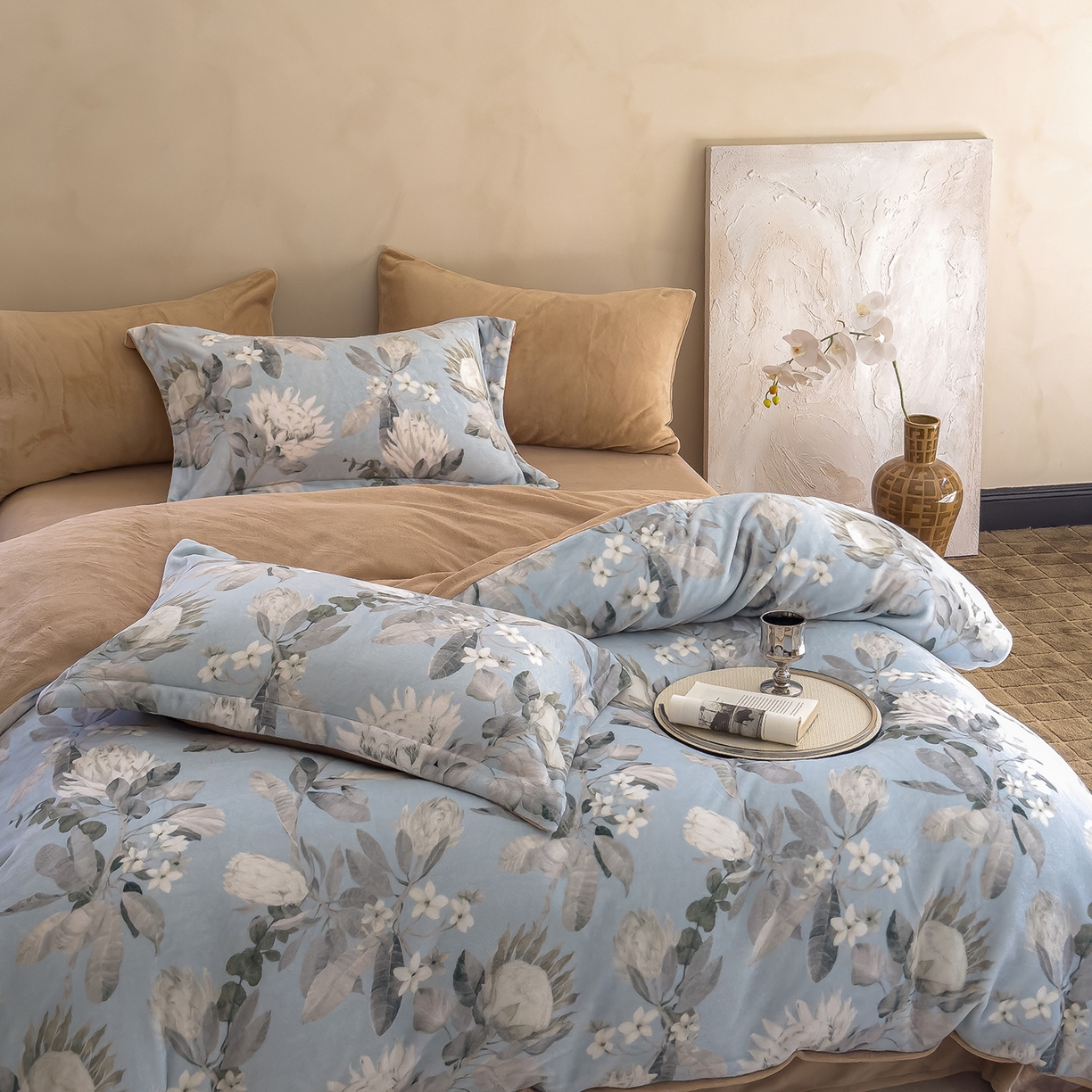 91家纺网 家纺一手货源 找家纺 三味舒屋 2025新款奢暖数码印花牛奶绒四件套-场景图 兰亭