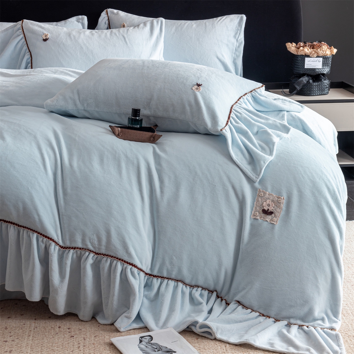 91家纺网 家纺一手货源 找家纺 罗优家纺 2025新款柔暖皱幔款暖绒四件套 浅蓝