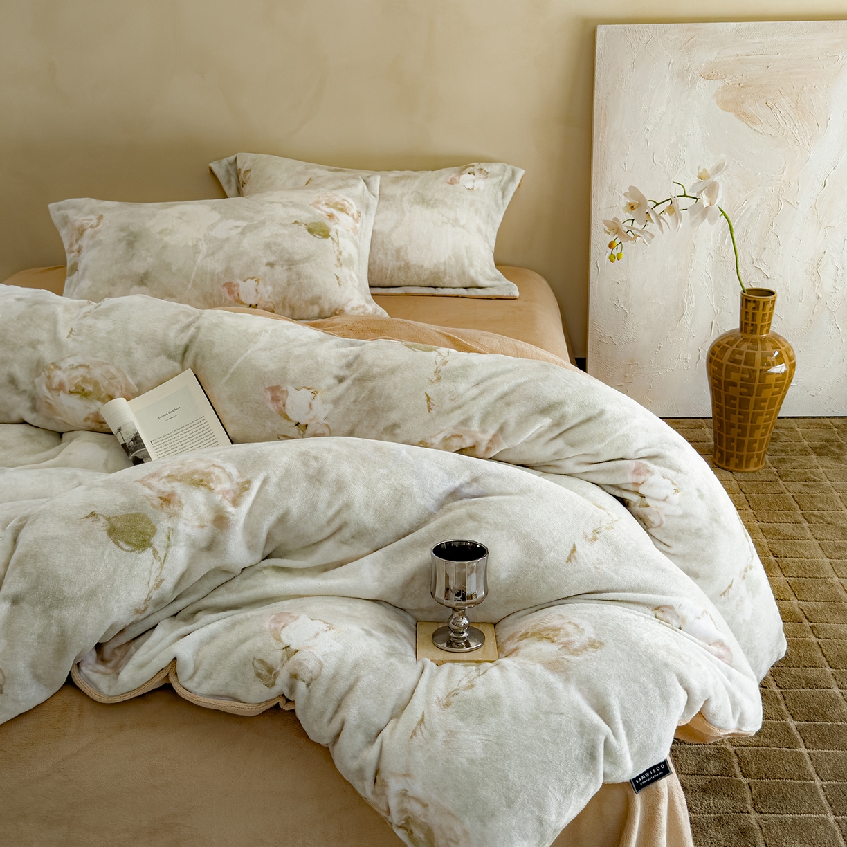 91家纺网 家纺一手货源 找家纺 三味舒屋 2025新款奢暖数码印花牛奶绒四件套-场景图 南烟