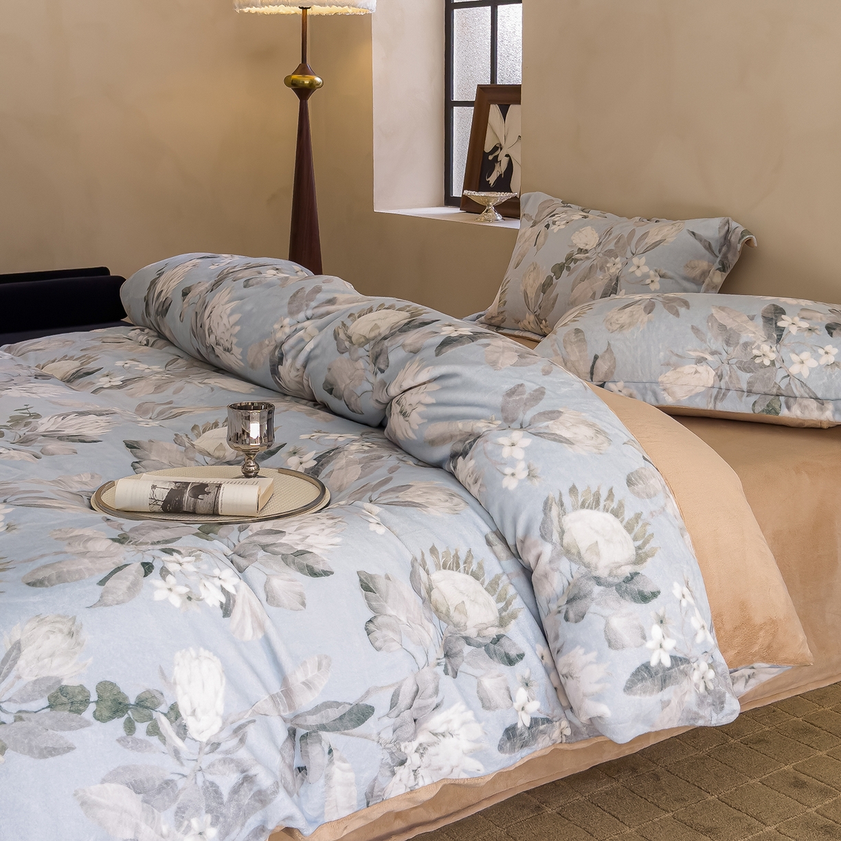 91家纺网 家纺一手货源 找家纺 三味舒屋 2025新款奢暖数码印花牛奶绒四件套-场景图 兰亭