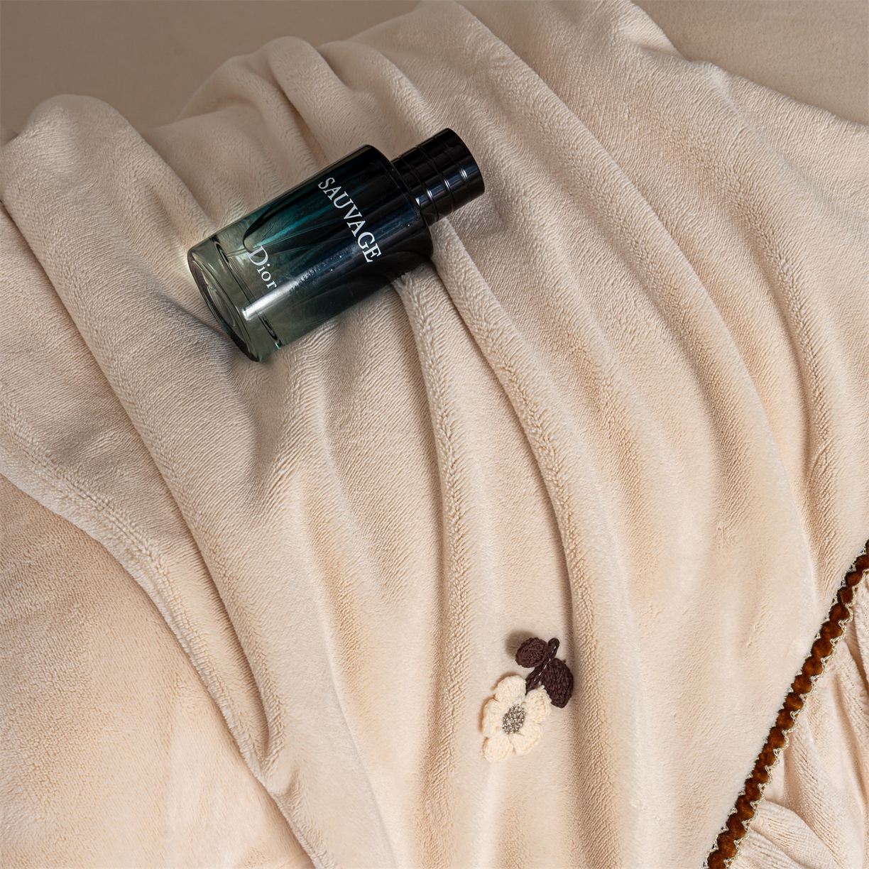 91家纺网 家纺一手货源 找家纺 罗优家纺 2025新款柔暖皱幔款暖绒四件套 浅杏