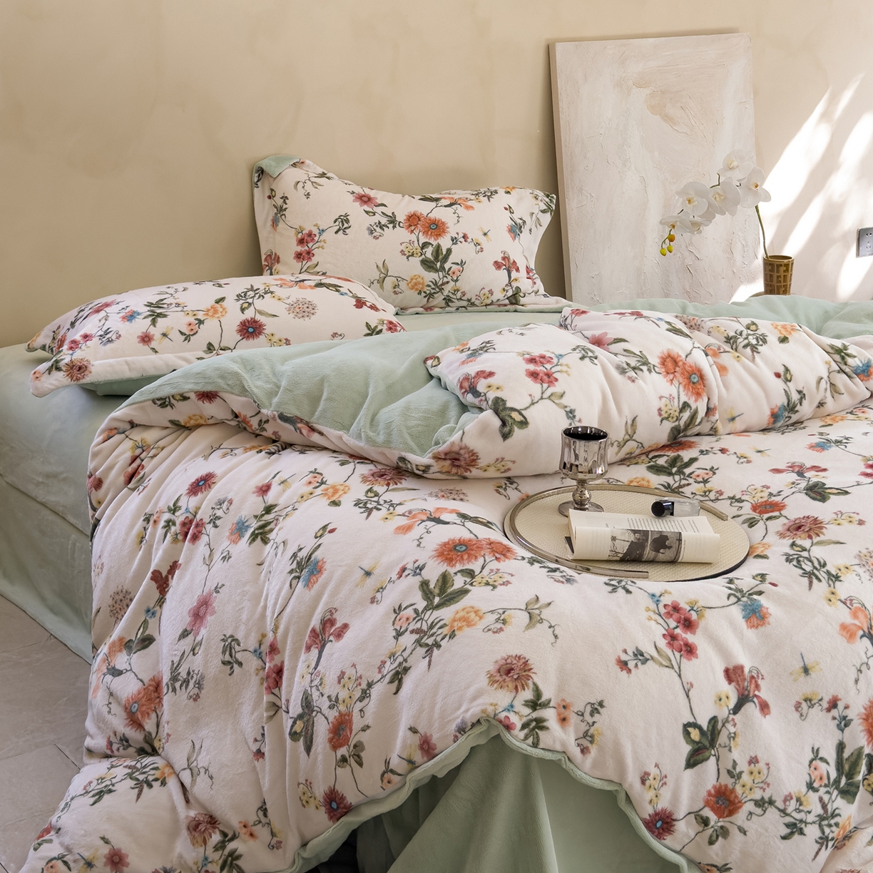 91家纺网 家纺一手货源 找家纺 三味舒屋 2025新款奢暖数码印花牛奶绒四件套-场景图 花漾