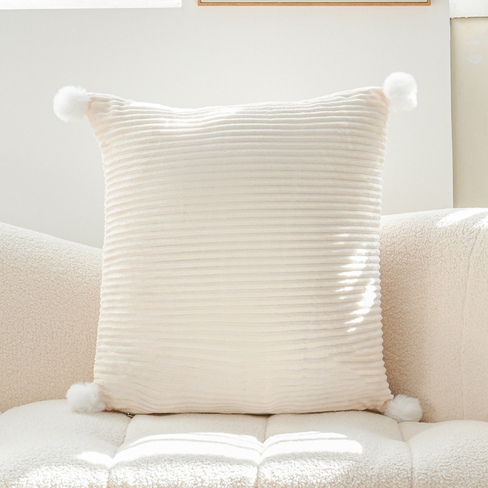 91家纺网 家纺一手货源 找家纺 （总）碧尔家居 2025新款PP棉缝标设计魔法绒小抱枕