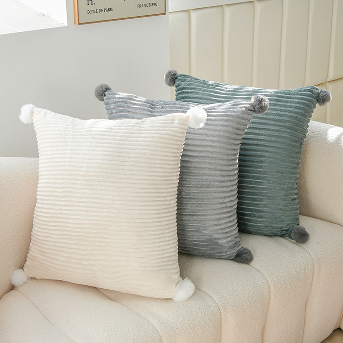 91家纺网 家纺一手货源 找家纺 （总）碧尔家居 2025新款PP棉缝标设计魔法绒小抱枕