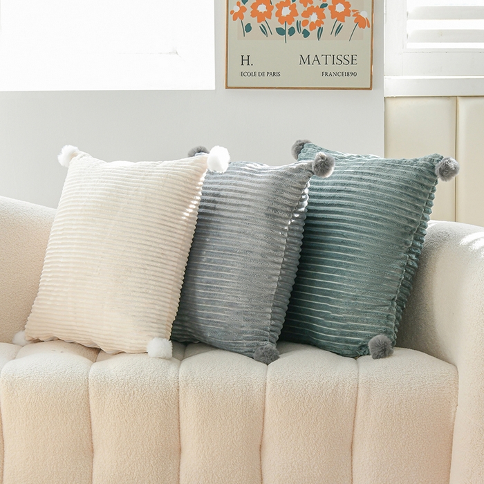 91家纺网 家纺一手货源 找家纺 （总）碧尔家居 2025新款PP棉缝标设计魔法绒小抱枕