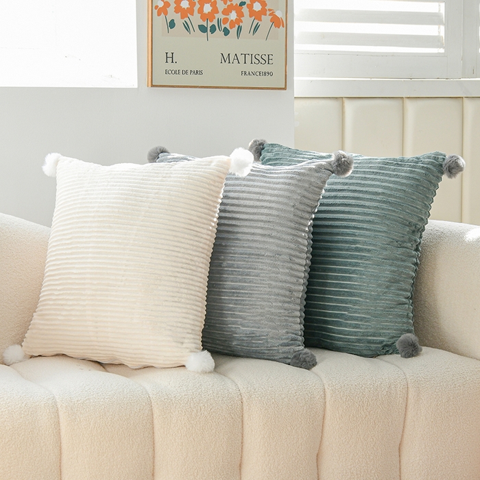 91家纺网 家纺一手货源 找家纺 （总）碧尔家居 2025新款PP棉缝标设计魔法绒小抱枕