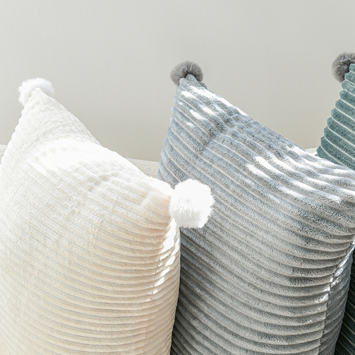 91家纺网 家纺一手货源 找家纺 （总）碧尔家居 2025新款PP棉缝标设计魔法绒小抱枕