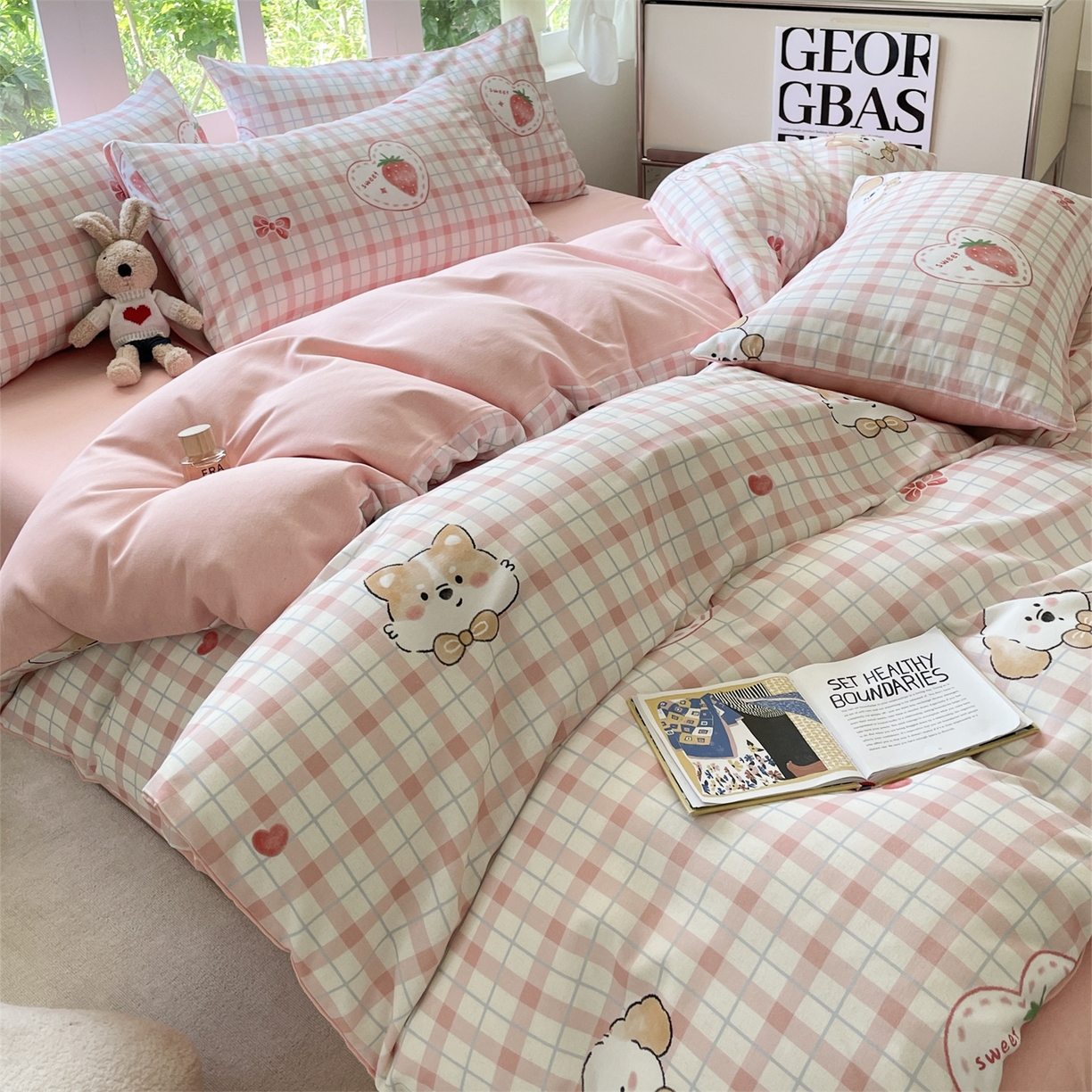 91家纺网 家纺一手货源 找家纺 本制 2025秋冬新款全棉混纺磨毛印花四件套 草莓泡芙-杨妃粉