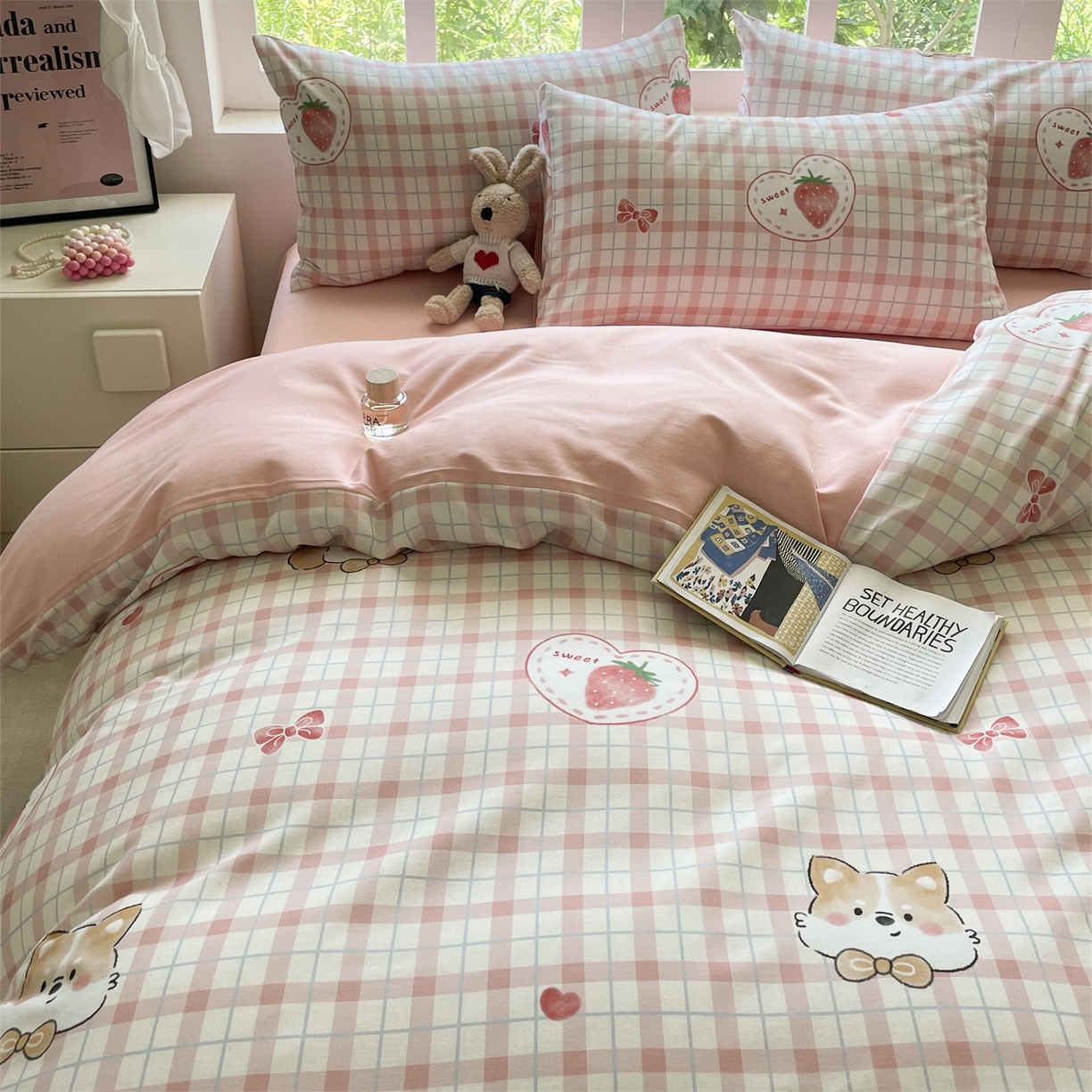 91家纺网 家纺一手货源 找家纺 本制 2025秋冬新款全棉混纺磨毛印花四件套 草莓泡芙-杨妃粉