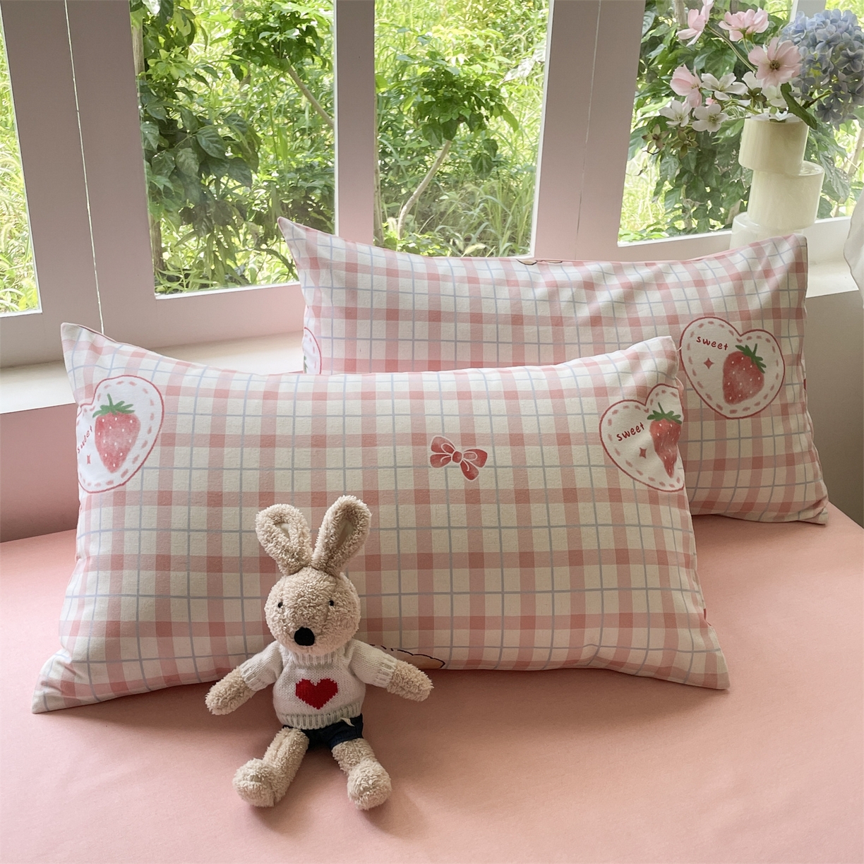 91家纺网 家纺一手货源 找家纺 本制 2025秋冬新款全棉混纺磨毛印花四件套 草莓泡芙-杨妃粉