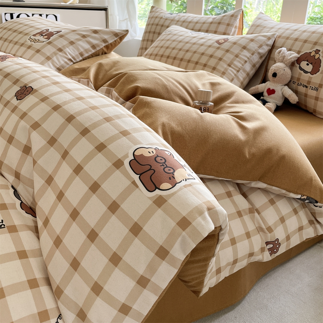 91家纺网 家纺一手货源 找家纺 本制 2025秋冬新款全棉混纺磨毛印花四件套 憨睡-陶土色